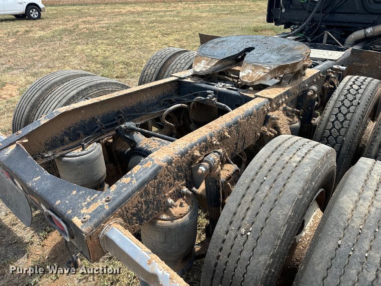 image for item DK6875 2012 Freightliner Cascadia 125DC semi truck