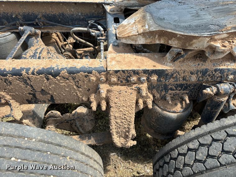 image for item DK6875 2012 Freightliner Cascadia 125DC semi truck