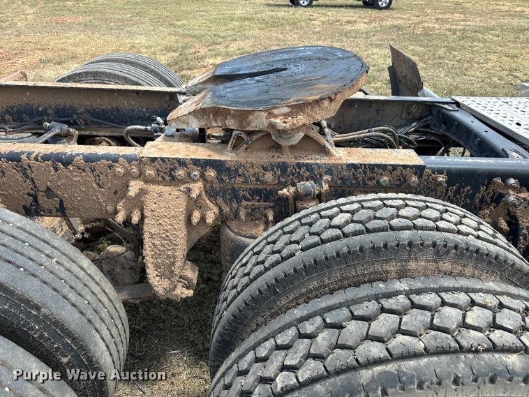 image for item DK6875 2012 Freightliner Cascadia 125DC semi truck