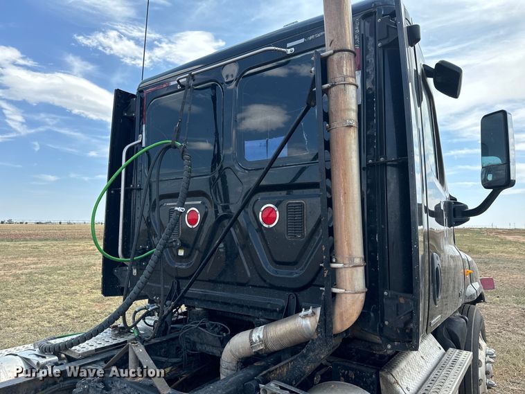 image for item DK6875 2012 Freightliner Cascadia 125DC semi truck