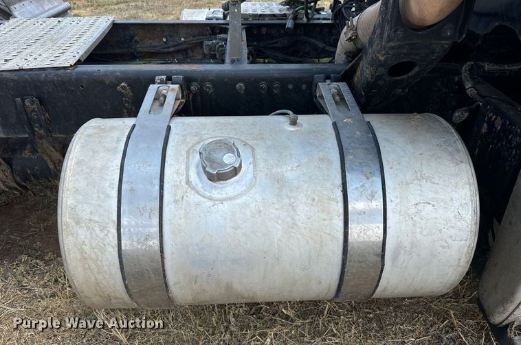 image for item DK6875 2012 Freightliner Cascadia 125DC semi truck