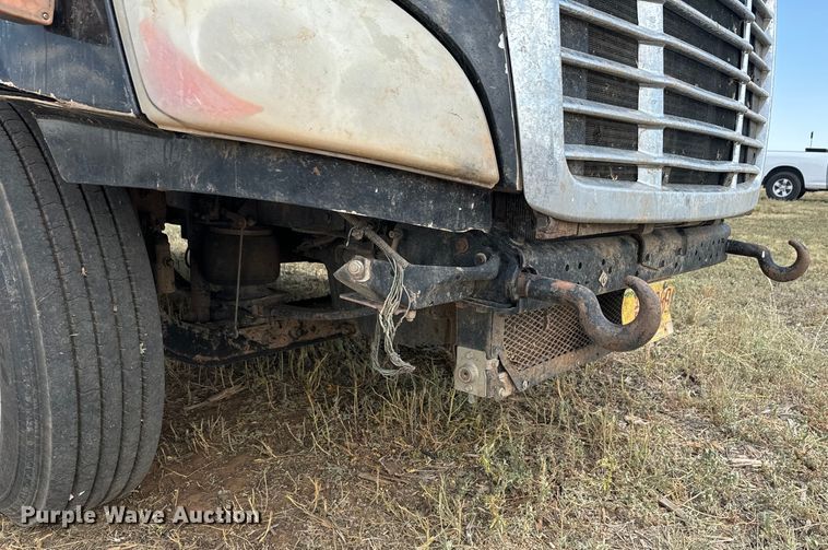 image for item DK6875 2012 Freightliner Cascadia 125DC semi truck