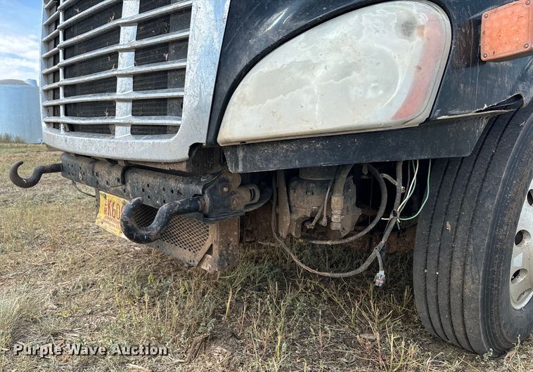 image for item DK6875 2012 Freightliner Cascadia 125DC semi truck