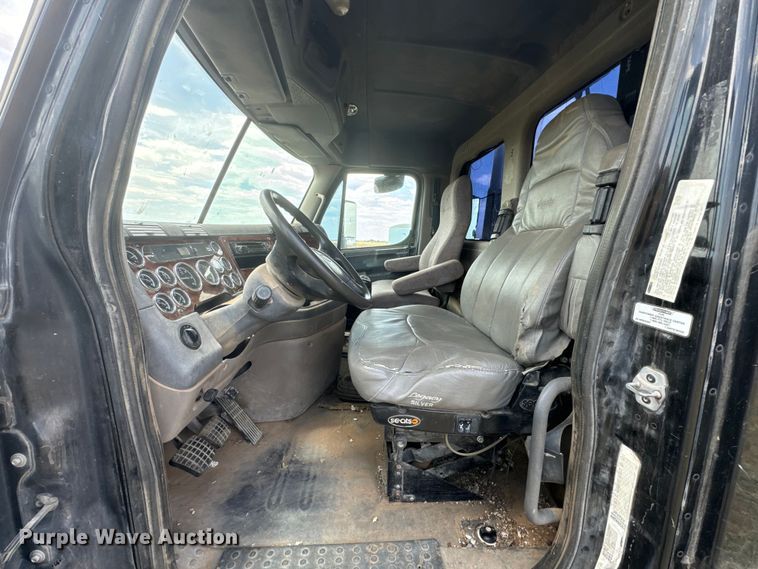 image for item DK6875 2012 Freightliner Cascadia 125DC semi truck