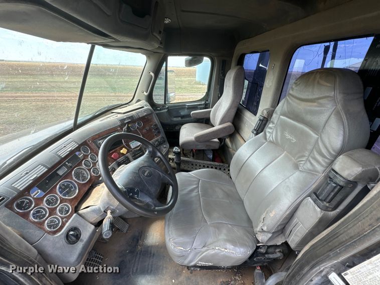 image for item DK6875 2012 Freightliner Cascadia 125DC semi truck