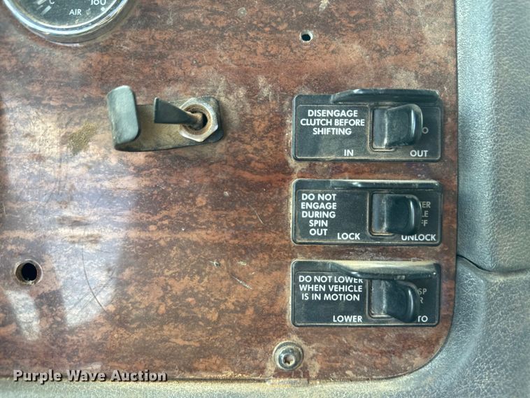 image for item DK6875 2012 Freightliner Cascadia 125DC semi truck