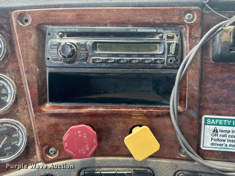 image for item DK6875 2012 Freightliner Cascadia 125DC semi truck