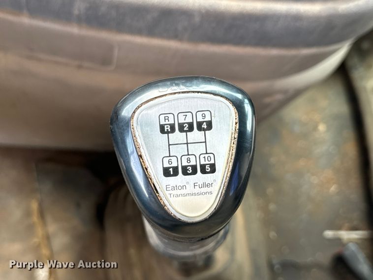 image for item DK6875 2012 Freightliner Cascadia 125DC semi truck