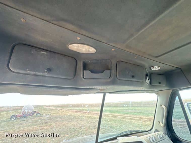 image for item DK6875 2012 Freightliner Cascadia 125DC semi truck