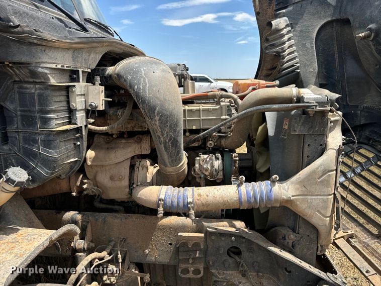 image for item DK6875 2012 Freightliner Cascadia 125DC semi truck