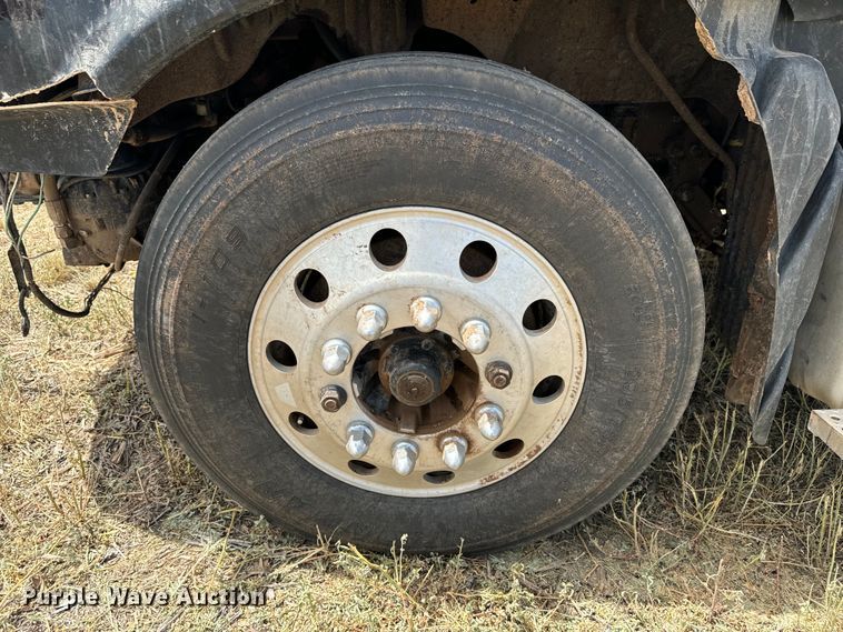 image for item DK6875 2012 Freightliner Cascadia 125DC semi truck