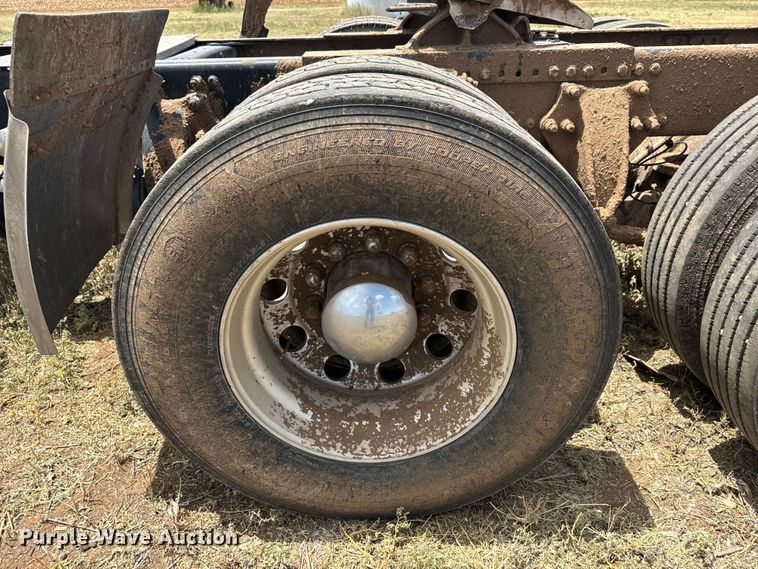 image for item DK6875 2012 Freightliner Cascadia 125DC semi truck