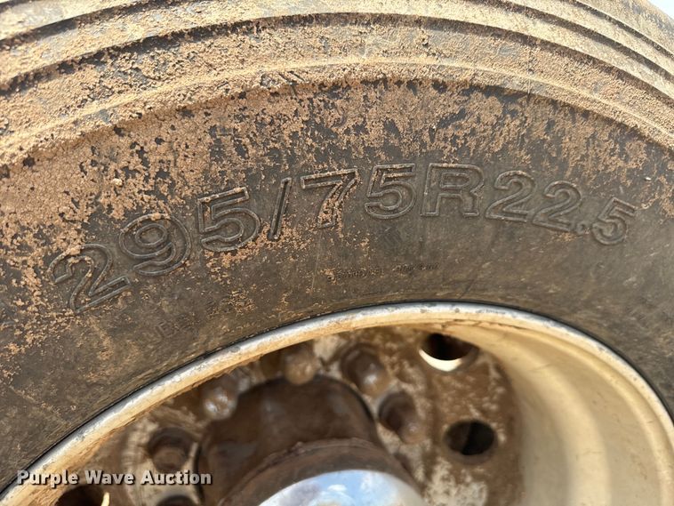 image for item DK6875 2012 Freightliner Cascadia 125DC semi truck