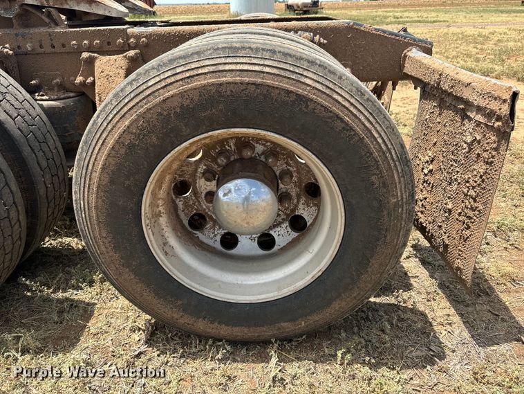 image for item DK6875 2012 Freightliner Cascadia 125DC semi truck