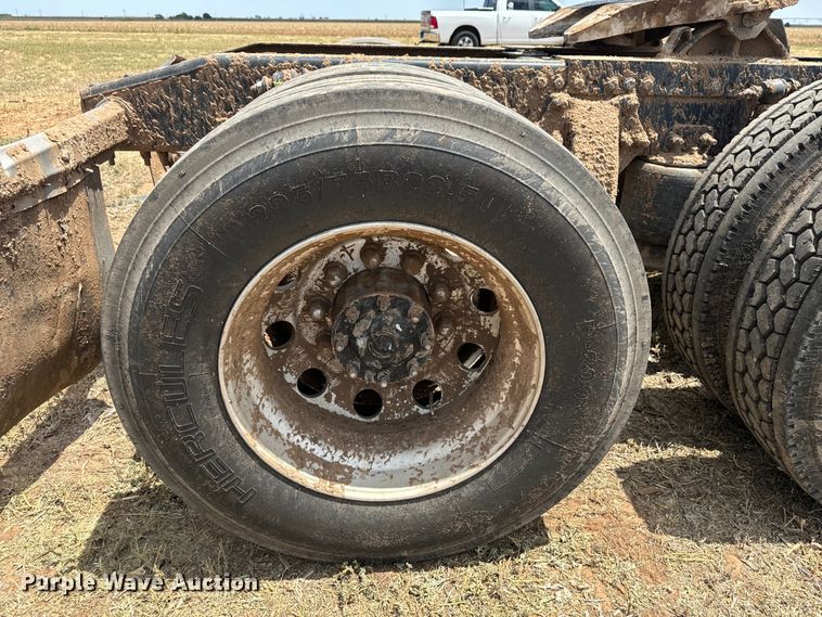 image for item DK6875 2012 Freightliner Cascadia 125DC semi truck