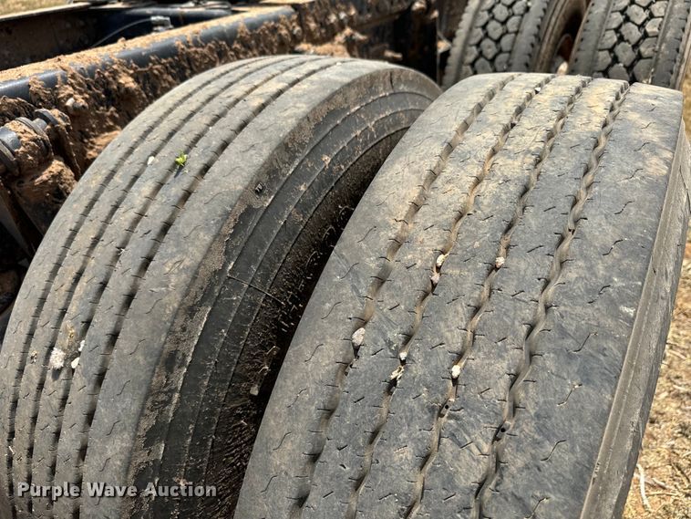 image for item DK6875 2012 Freightliner Cascadia 125DC semi truck