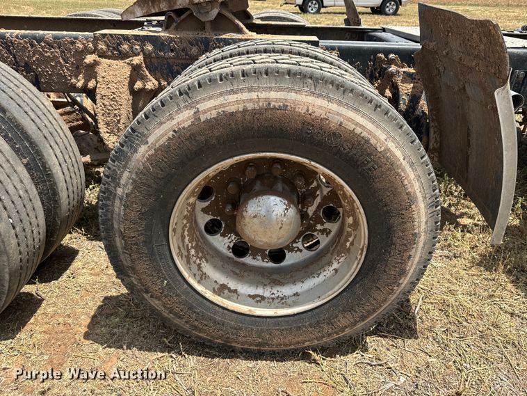 image for item DK6875 2012 Freightliner Cascadia 125DC semi truck