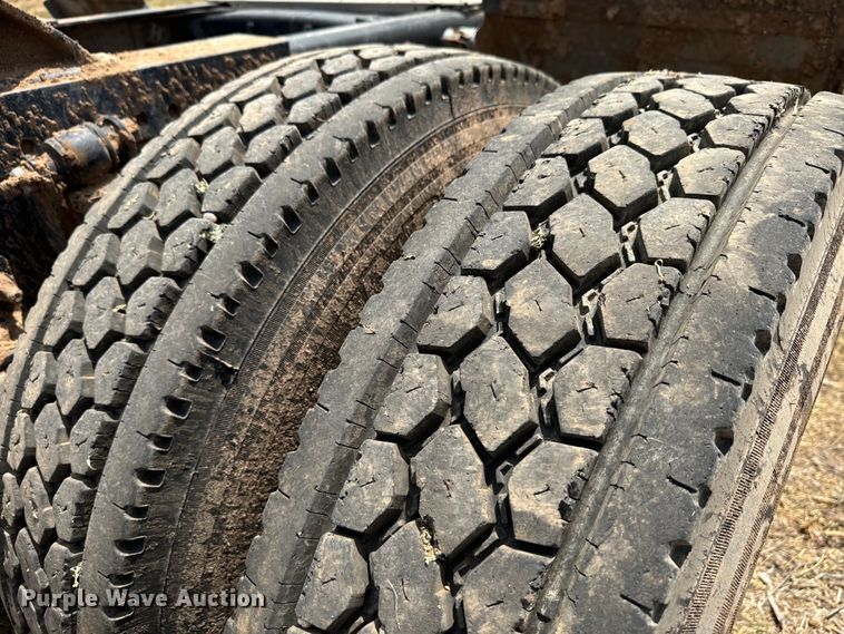 image for item DK6875 2012 Freightliner Cascadia 125DC semi truck