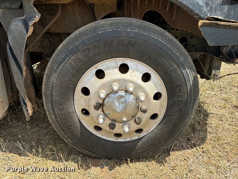 image for item DK6875 2012 Freightliner Cascadia 125DC semi truck