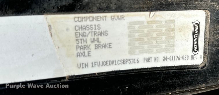 image for item DK6875 2012 Freightliner Cascadia 125DC semi truck