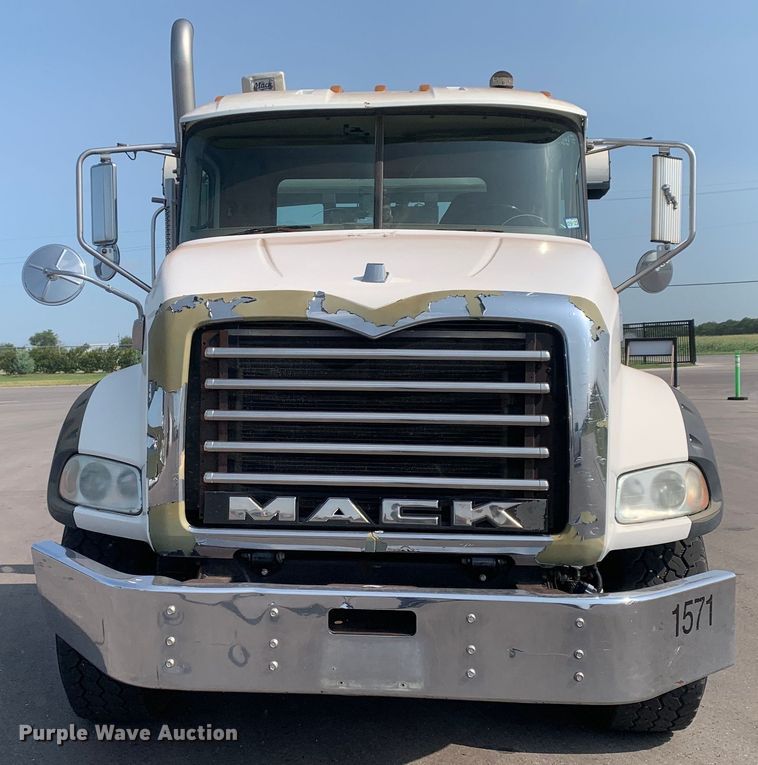 image for item DM7938 2007 Mack CT713 roll-off container truck