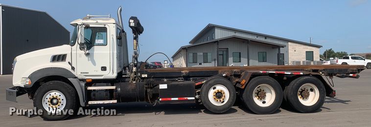 image for item DM7938 2007 Mack CT713 roll-off container truck