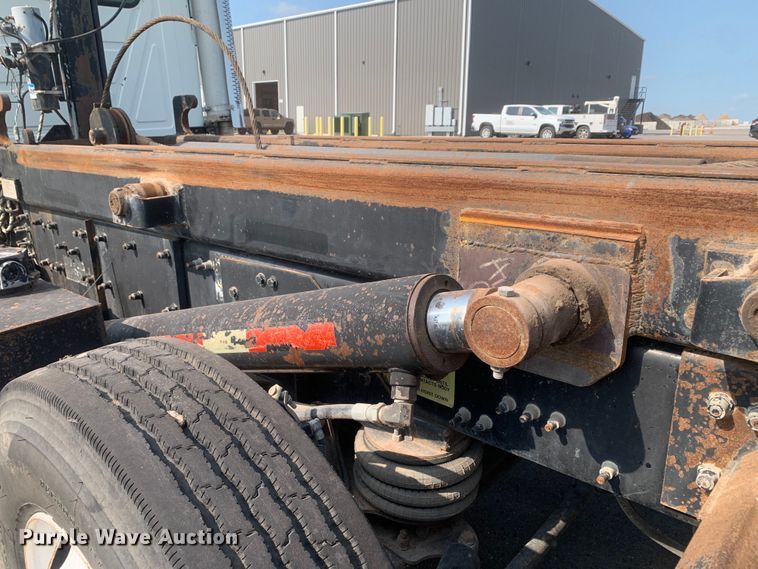 image for item DM7938 2007 Mack CT713 roll-off container truck