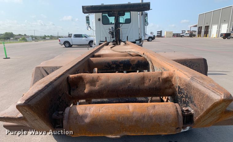 image for item DM7938 2007 Mack CT713 roll-off container truck