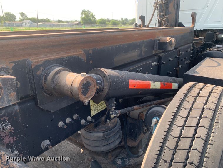 image for item DM7938 2007 Mack CT713 roll-off container truck