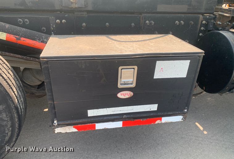 image for item DM7938 2007 Mack CT713 roll-off container truck