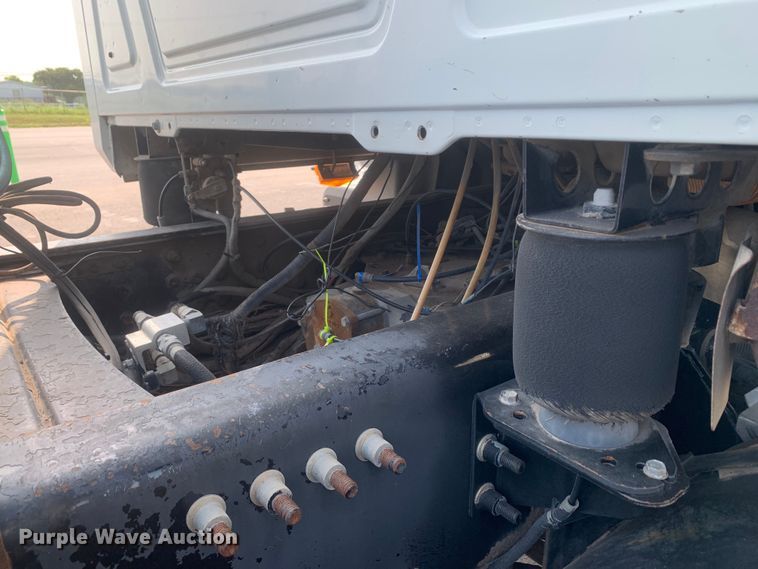 image for item DM7938 2007 Mack CT713 roll-off container truck