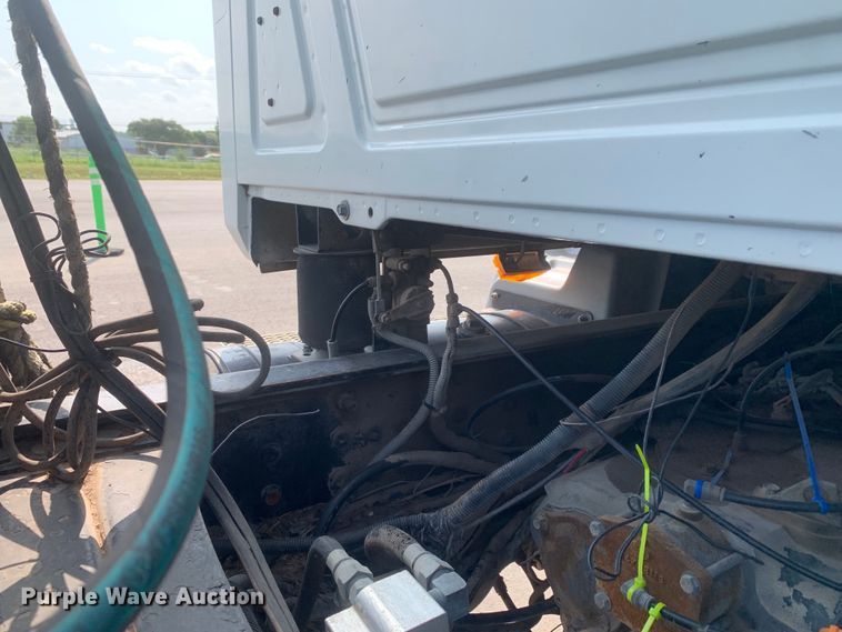 image for item DM7938 2007 Mack CT713 roll-off container truck