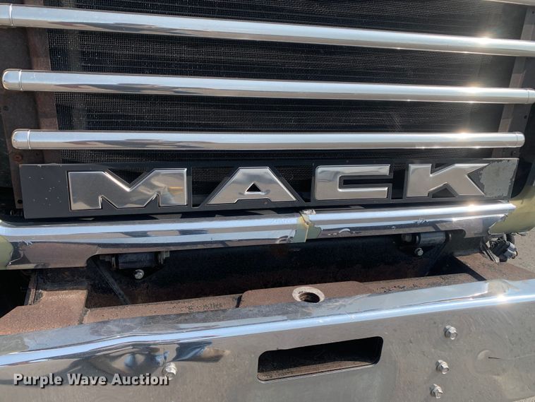 image for item DM7938 2007 Mack CT713 roll-off container truck