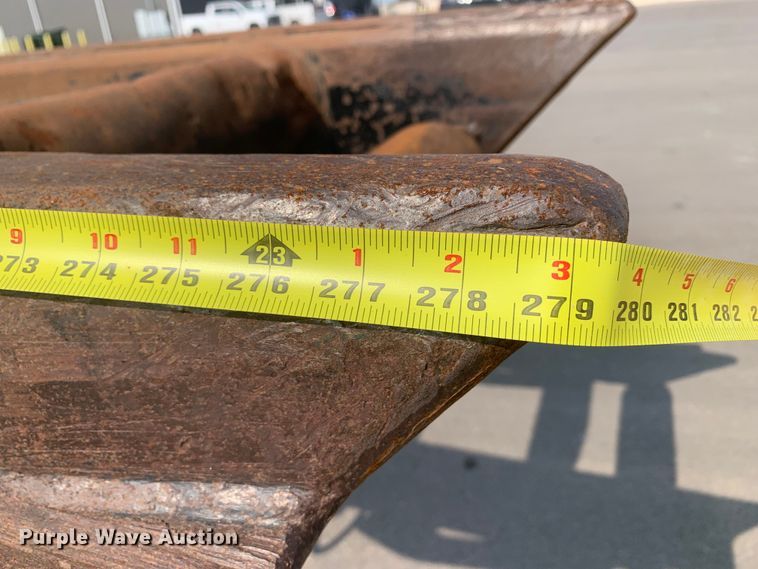 image for item DM7938 2007 Mack CT713 roll-off container truck