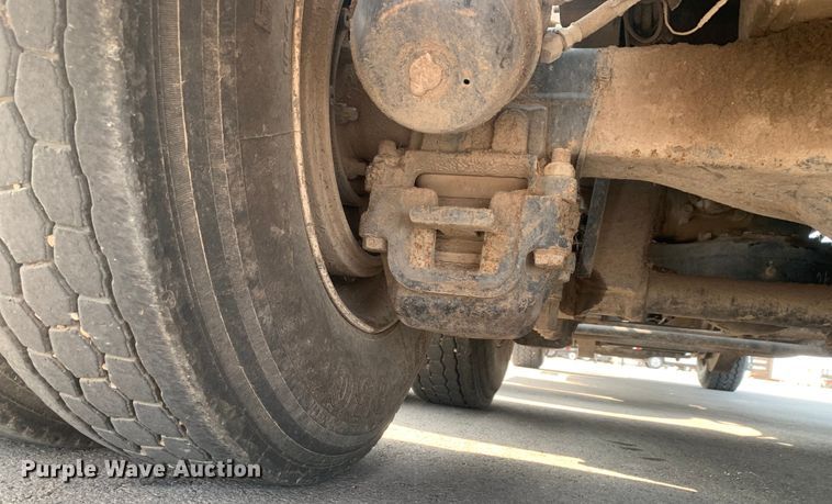 image for item DM7938 2007 Mack CT713 roll-off container truck