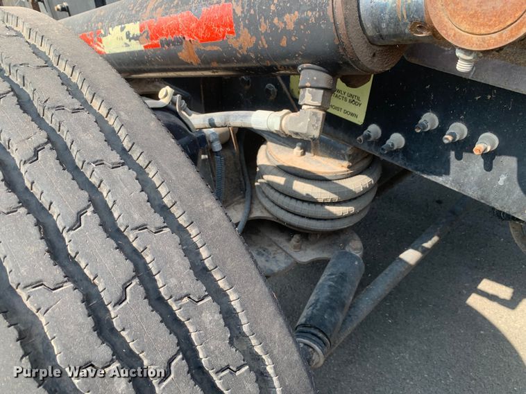 image for item DM7938 2007 Mack CT713 roll-off container truck