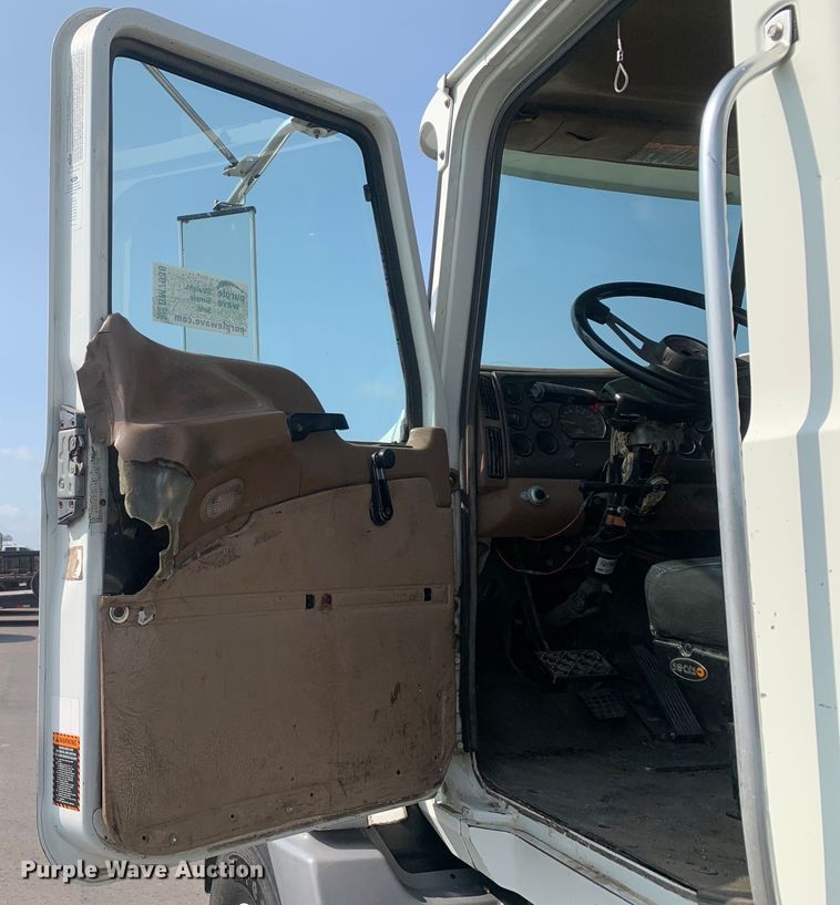 image for item DM7938 2007 Mack CT713 roll-off container truck