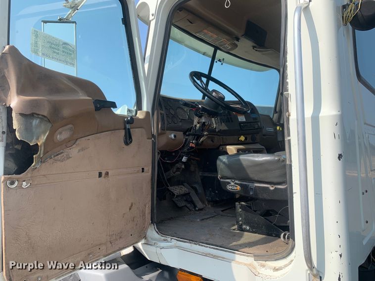 image for item DM7938 2007 Mack CT713 roll-off container truck