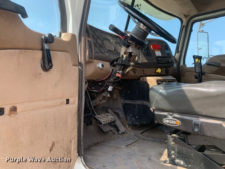 image for item DM7938 2007 Mack CT713 roll-off container truck