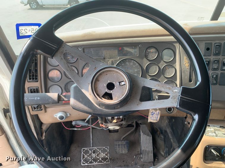 image for item DM7938 2007 Mack CT713 roll-off container truck