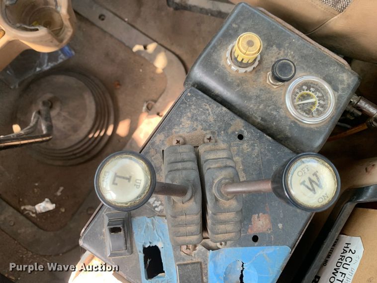 image for item DM7938 2007 Mack CT713 roll-off container truck