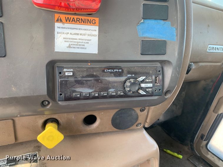 image for item DM7938 2007 Mack CT713 roll-off container truck