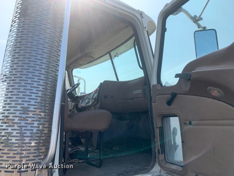 image for item DM7938 2007 Mack CT713 roll-off container truck