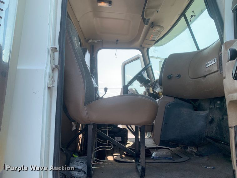 image for item DM7938 2007 Mack CT713 roll-off container truck