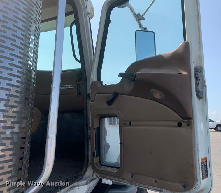 image for item DM7938 2007 Mack CT713 roll-off container truck