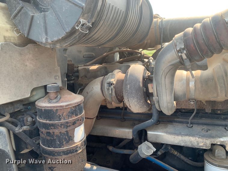 image for item DM7938 2007 Mack CT713 roll-off container truck