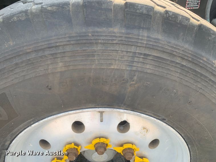 image for item DM7938 2007 Mack CT713 roll-off container truck