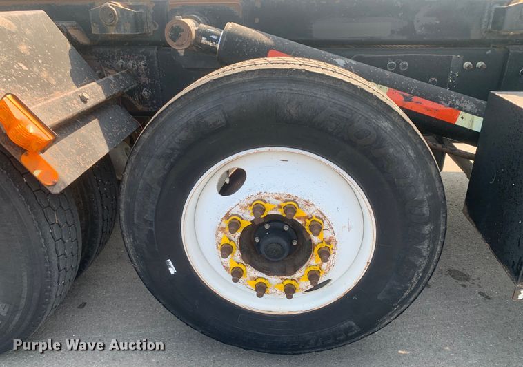 image for item DM7938 2007 Mack CT713 roll-off container truck