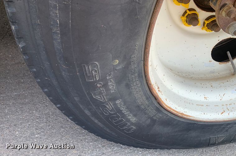 image for item DM7938 2007 Mack CT713 roll-off container truck