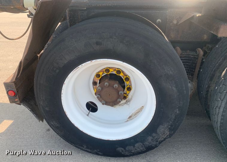 image for item DM7938 2007 Mack CT713 roll-off container truck